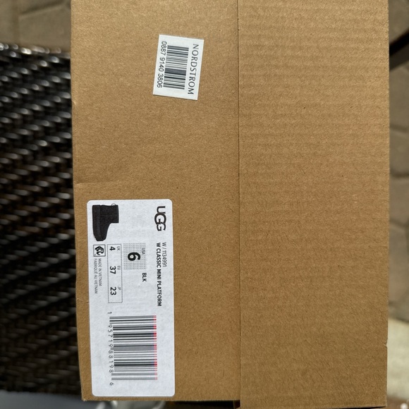 UGG mini platform boots in black size 6w - Picture 3 of 7